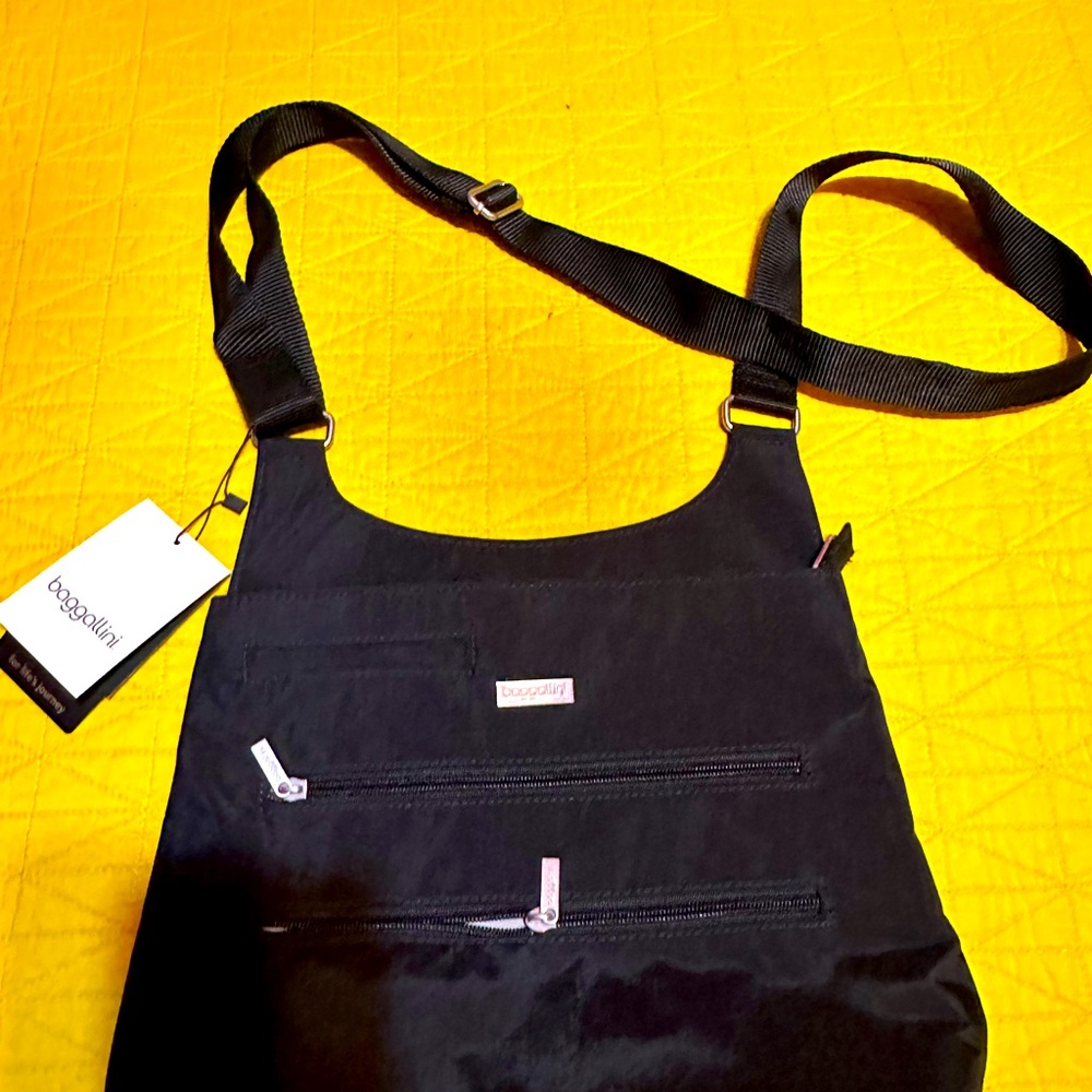 Baggalini NWT crossbody bag